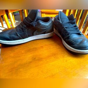 Air Jordan 1 SE Low Black Elephant size 7.5